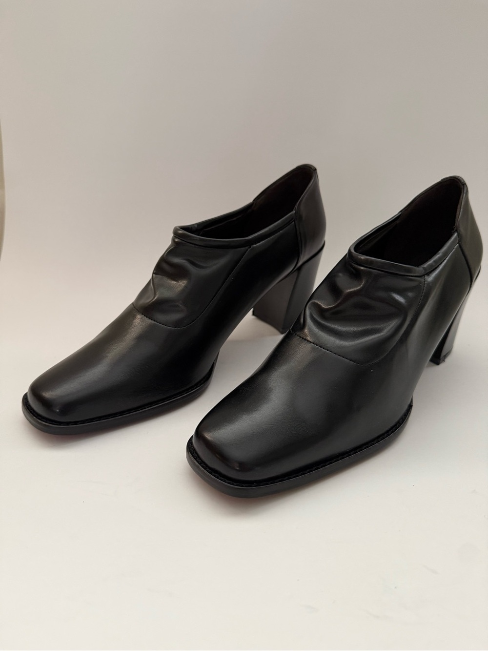 Donald J Pliner Black Leather Ruched Heeled Pumps Size 8M